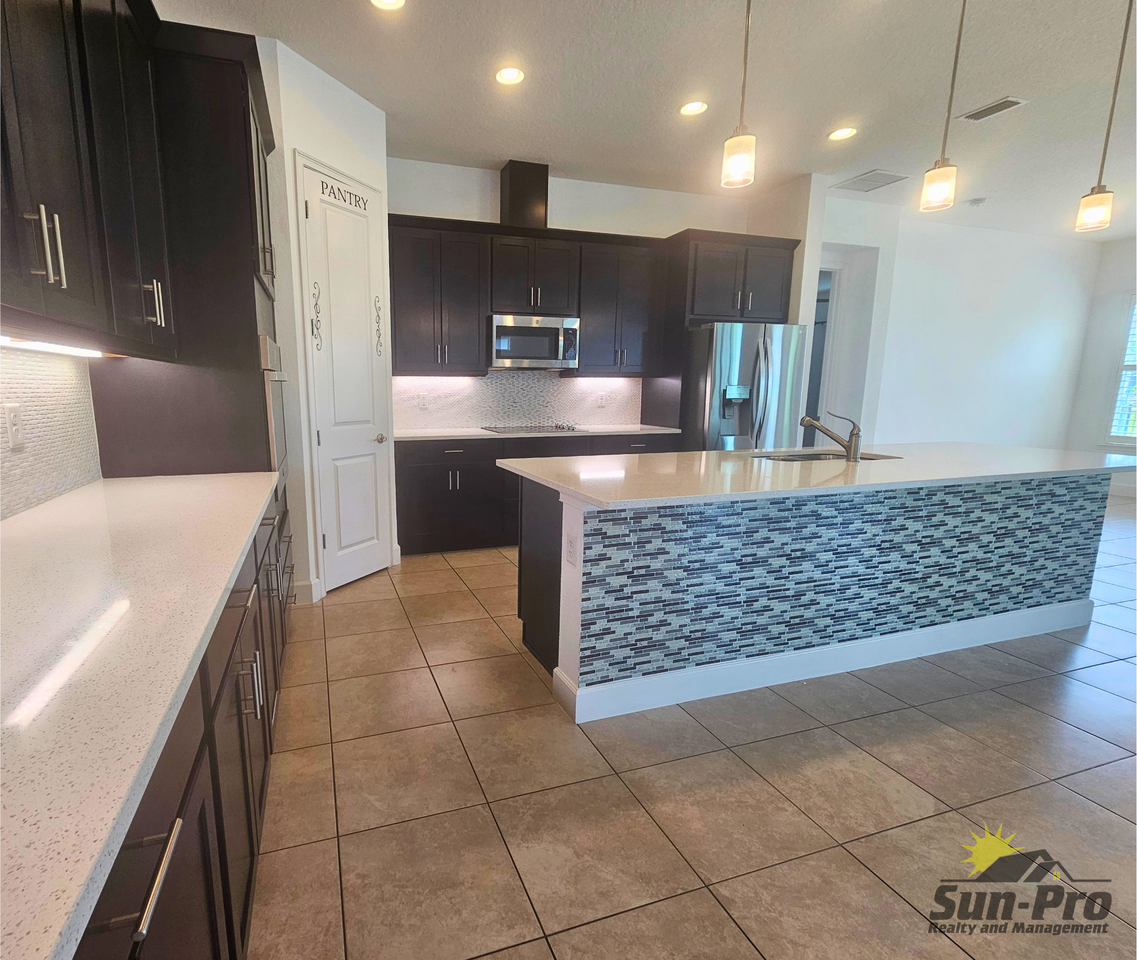 6235 W Fallsgrove Ln - Photo 6 of 34