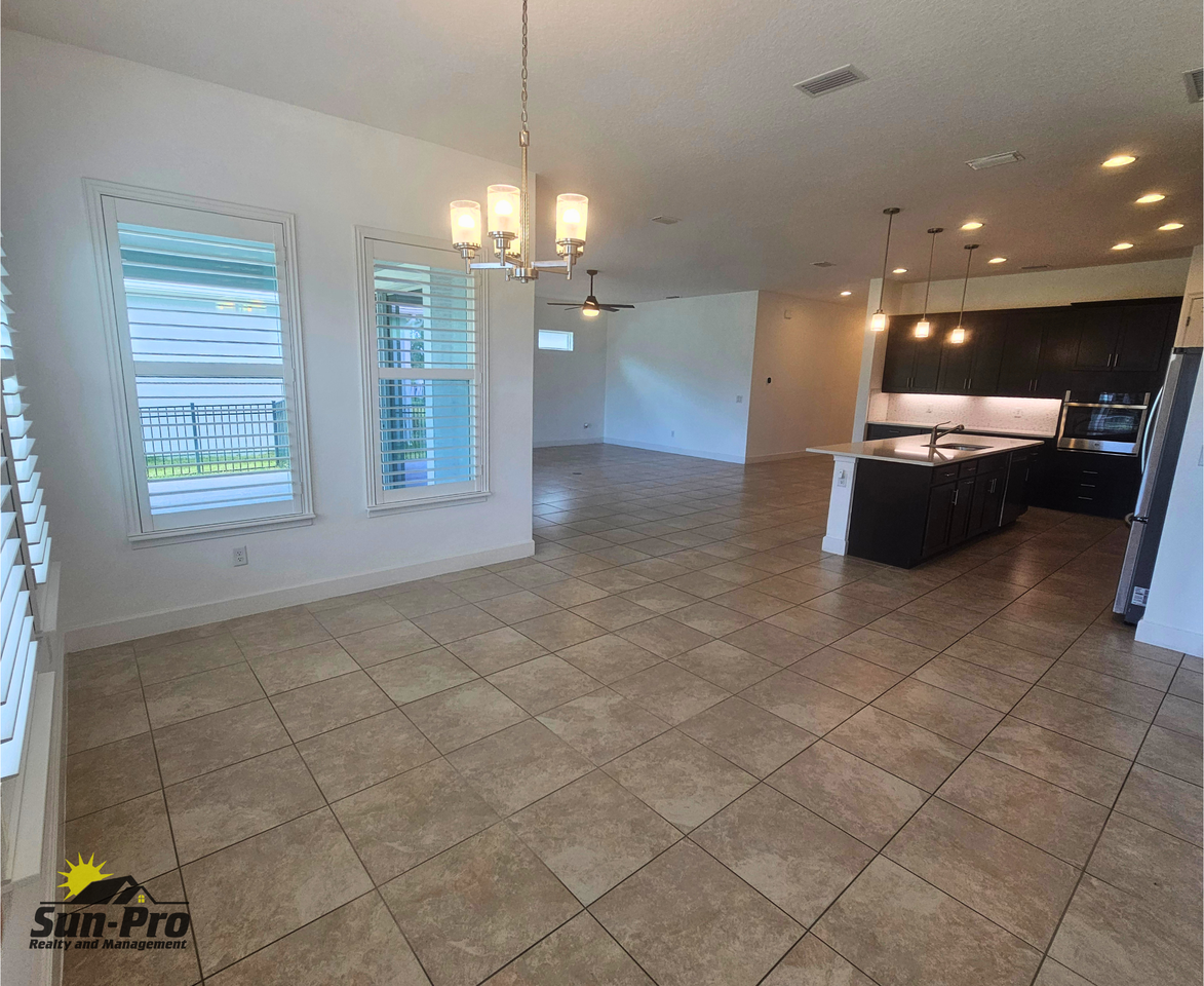6235 W Fallsgrove Ln - Photo 7 of 34