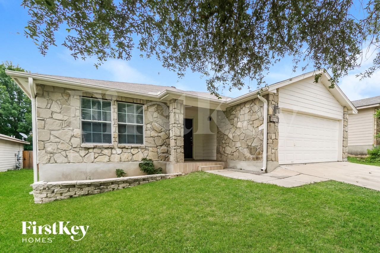 1010 Magnolia Bnd - Photo 2 of 16