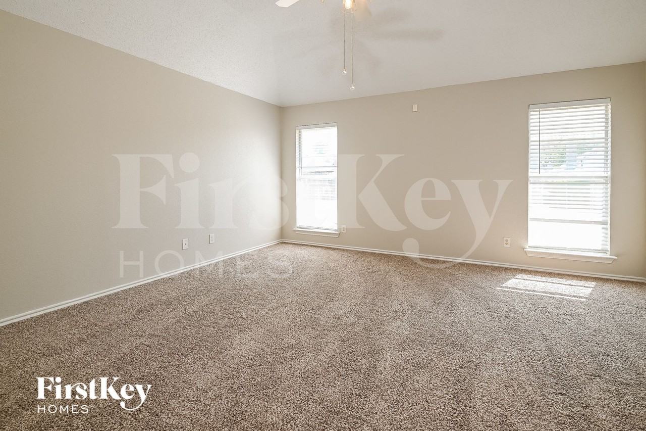 2210 Meadowstone Dr - Photo 7 of 15