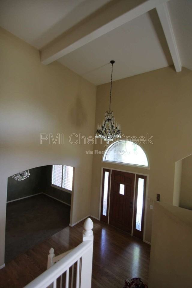 7489 Bur Oak Pl - Photo 7 of 45