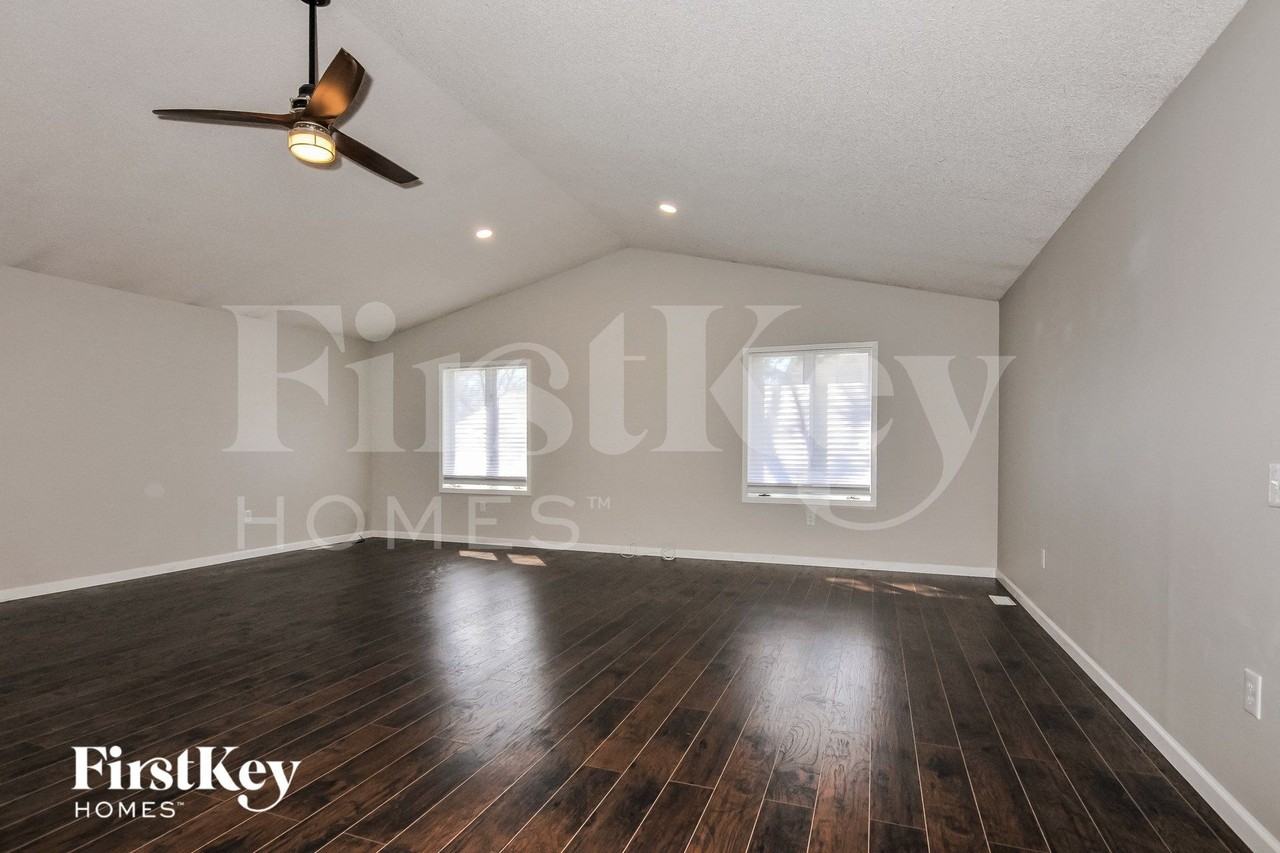 1218 Brookstone Ln - Photo 3 of 15
