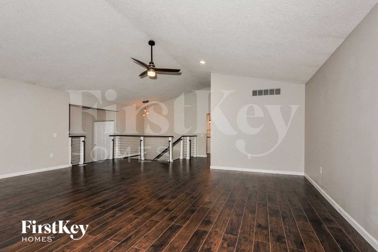 1218 Brookstone Ln - Photo 4 of 15