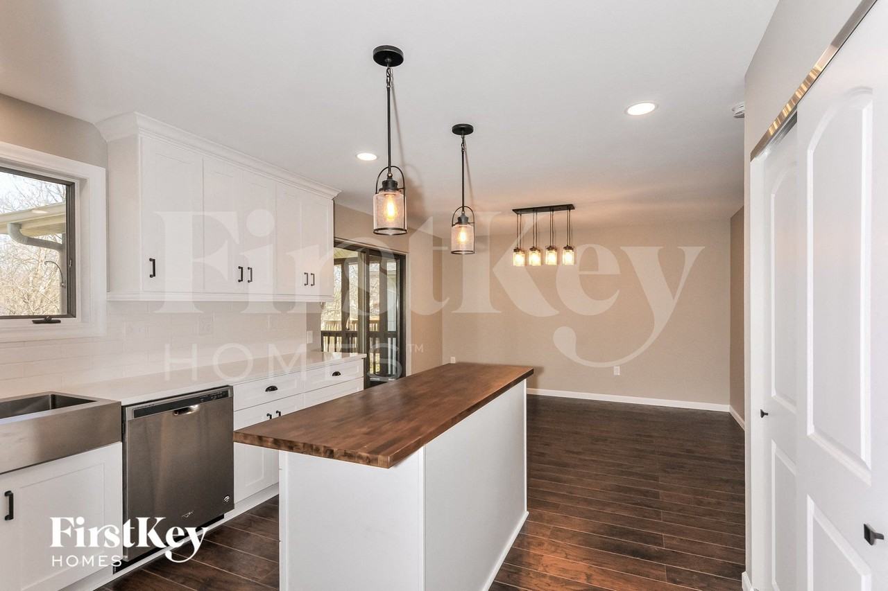 1218 Brookstone Ln - Photo 7 of 15