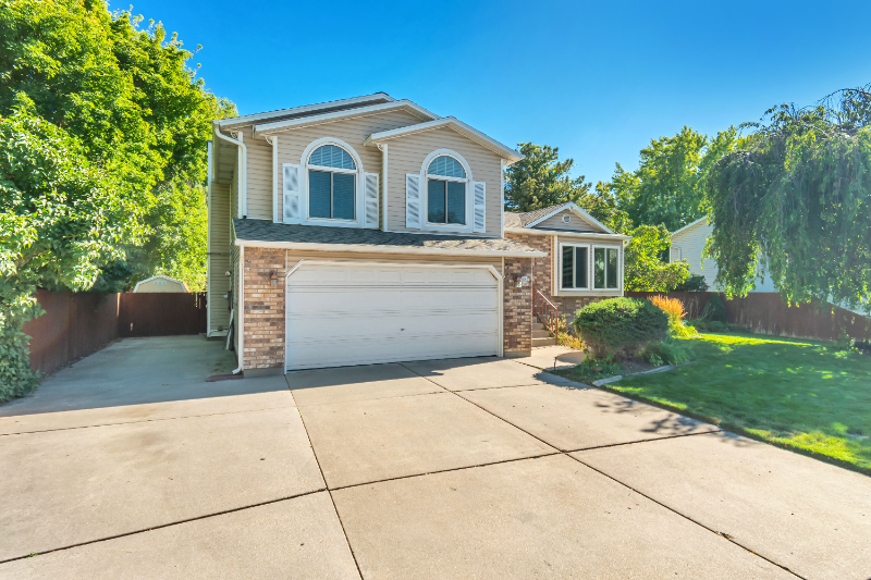 582 E Meadow Hill Dr - Photo 2 of 20