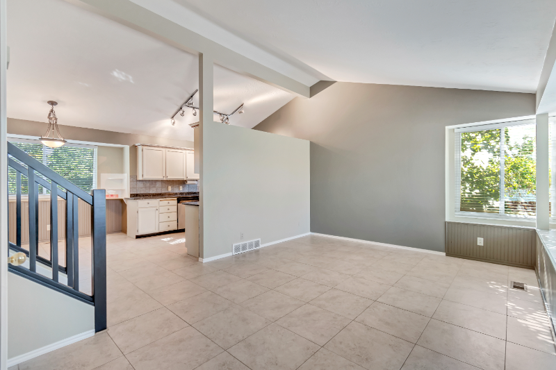582 E Meadow Hill Dr - Photo 3 of 20