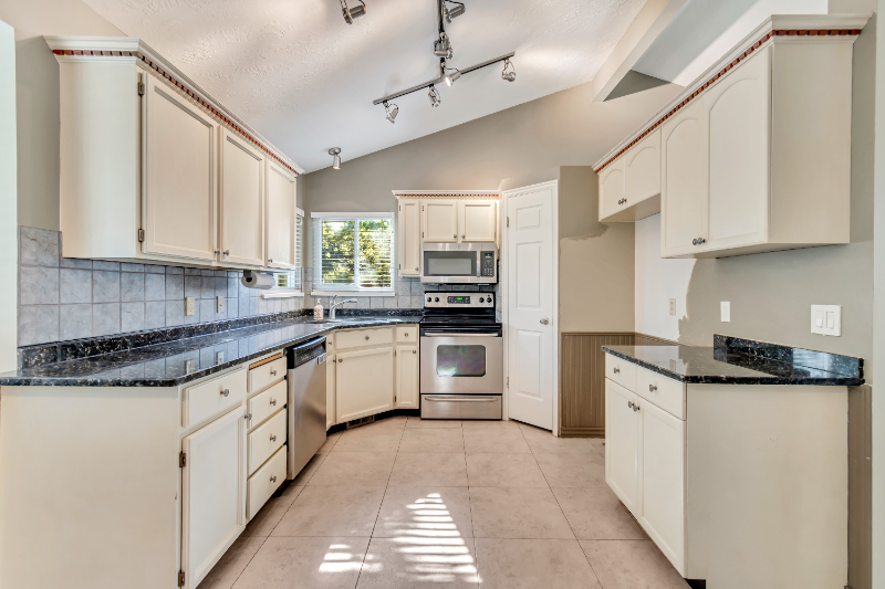 582 E Meadow Hill Dr - Photo 5 of 20
