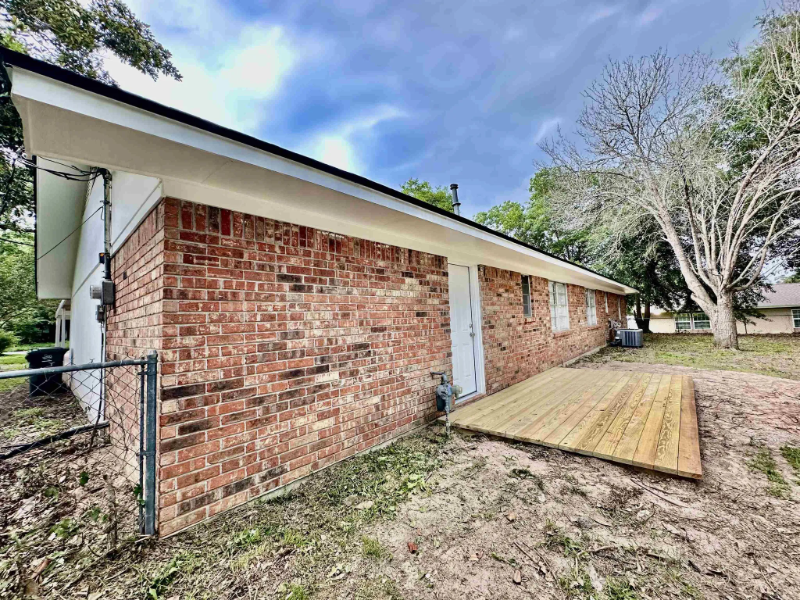 203 Birch St - Photo 5 of 20