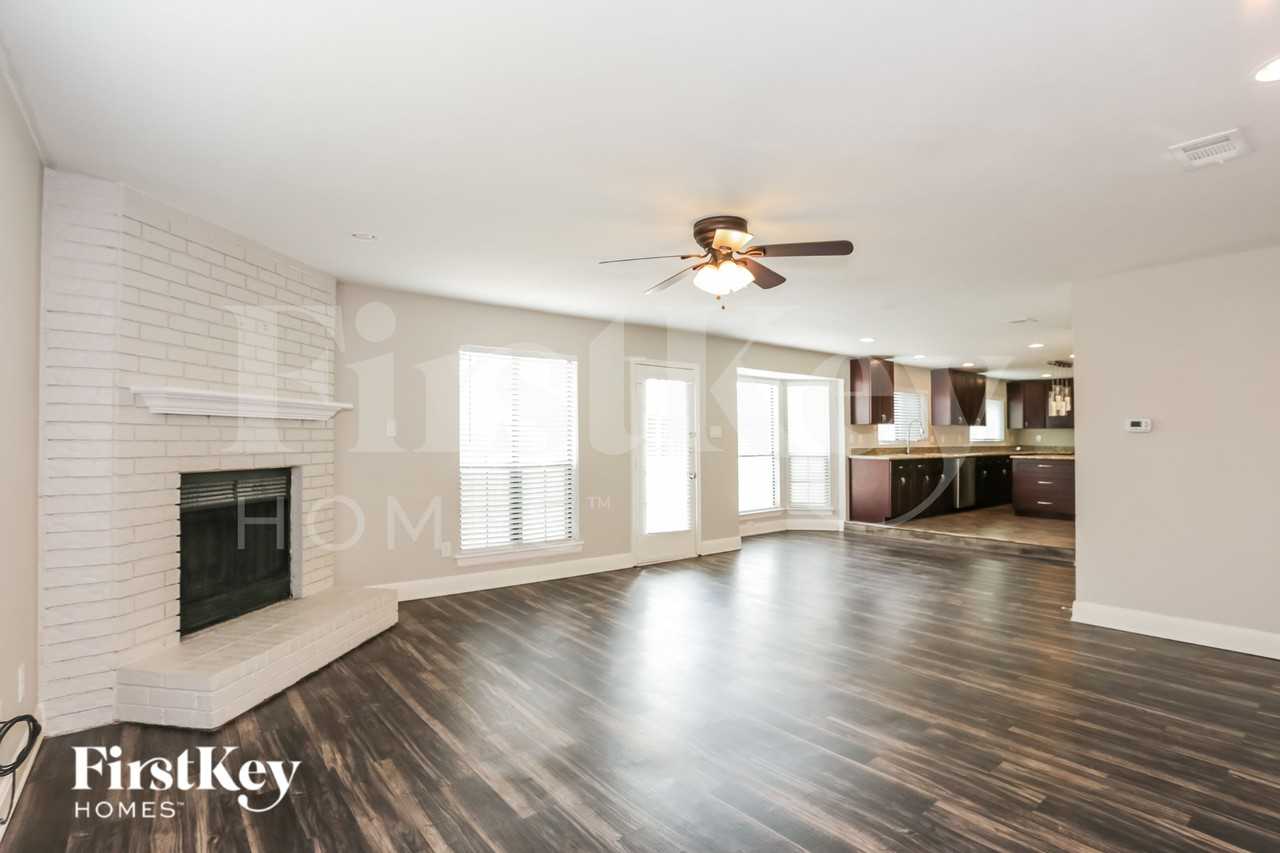 2345 Kildeer Trl - Photo 2 of 16