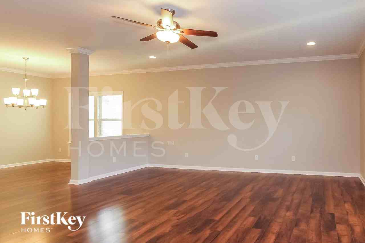 3845 Streamside Dr - Photo 3 of 15