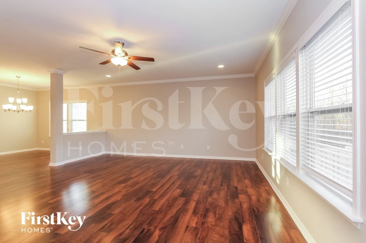 3845 Streamside Dr - Photo 4 of 15