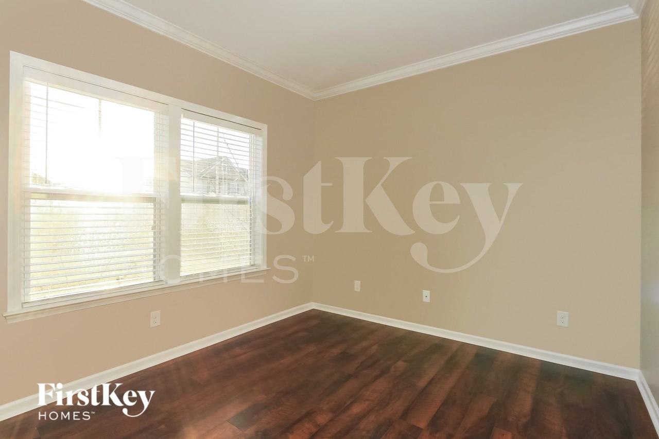 3845 Streamside Dr - Photo 5 of 15