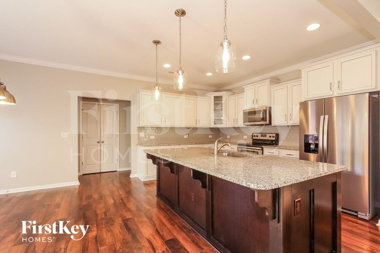 3845 Streamside Dr - Photo 6 of 15