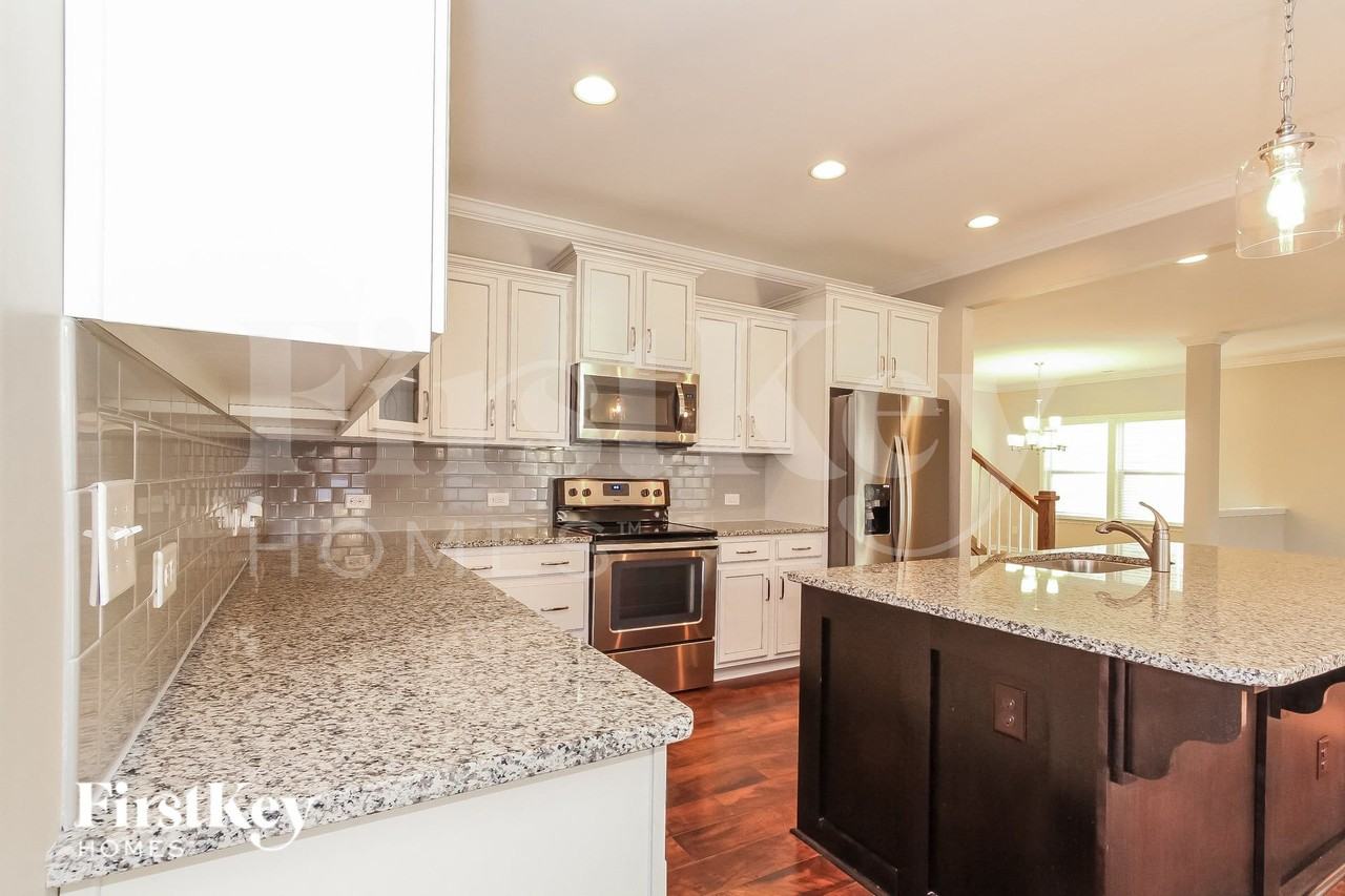 3845 Streamside Dr - Photo 7 of 15