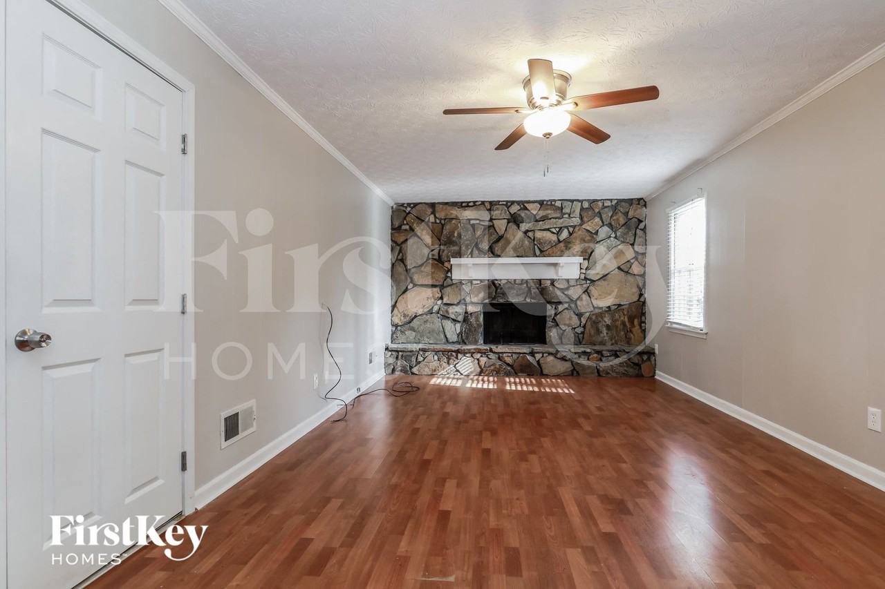 1459 Ridgeland Ct Sw - Photo 2 of 15