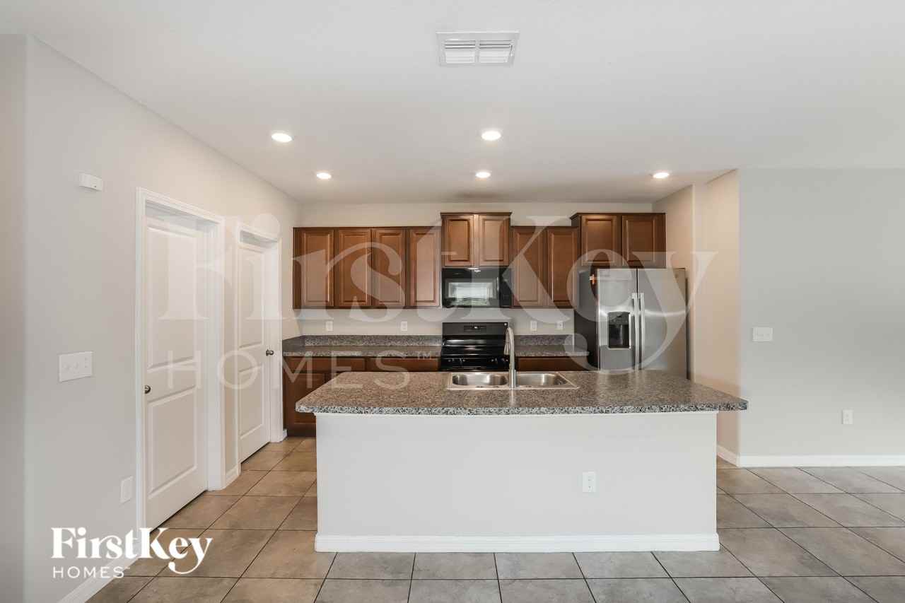 10228 Cool Waterlily Ave - Photo 5 of 16