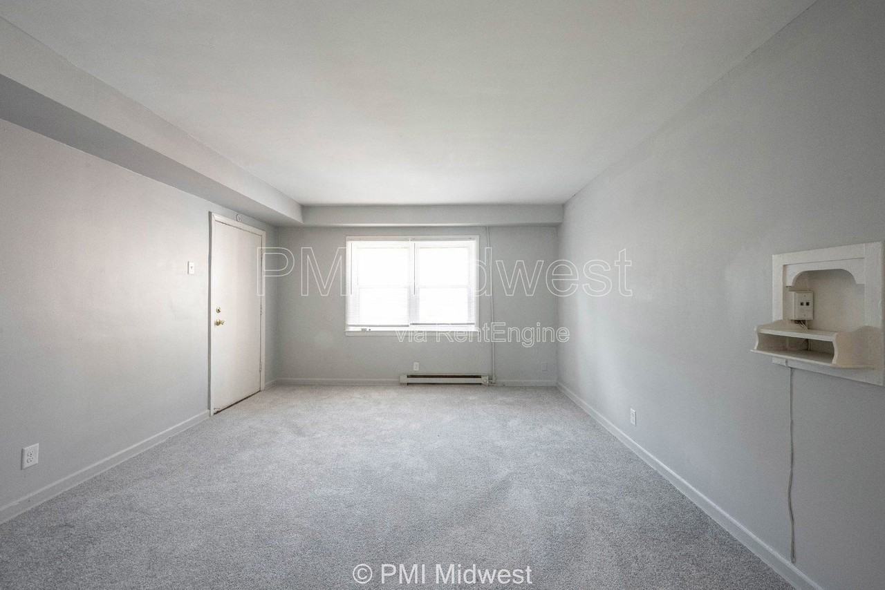 3725 N Sherman Dr #7 - Photo 4 of 16