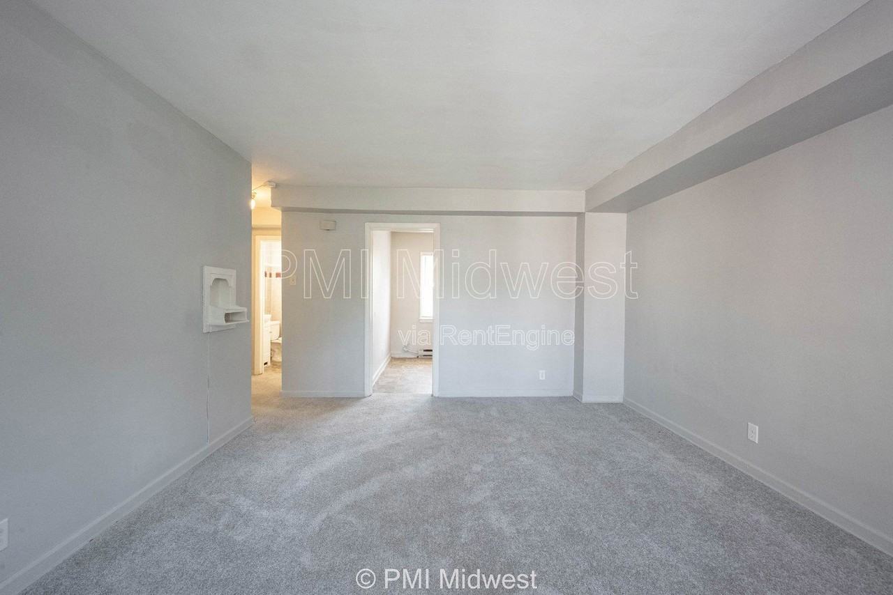 3725 N Sherman Dr #7 - Photo 5 of 16