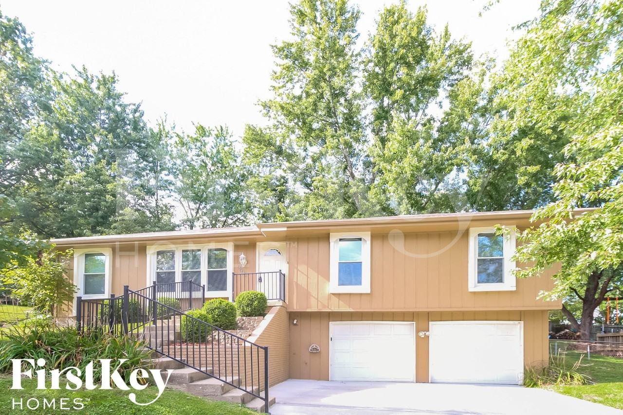 9805 Nw View Coves Dr - Photo 2 of 15