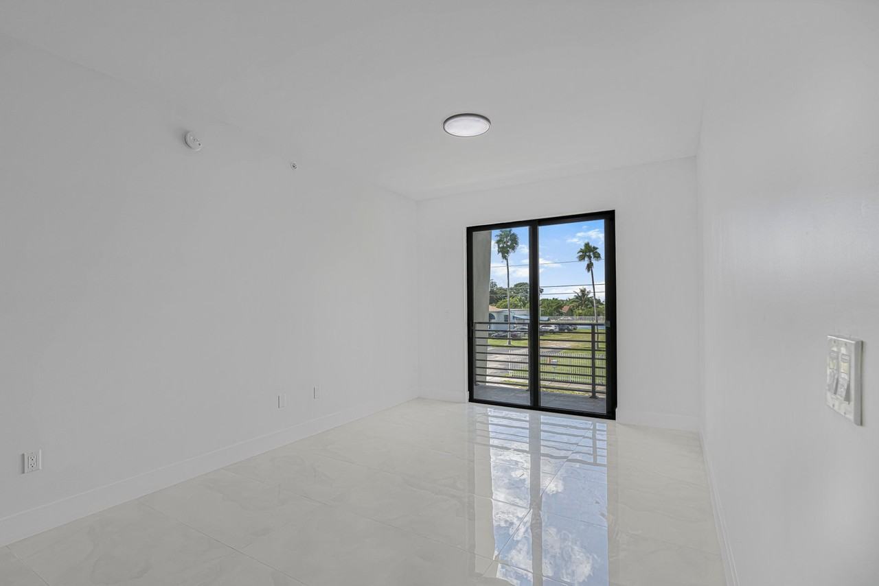 16925 Sw 100th Ave #B1 - Photo 2 of 19