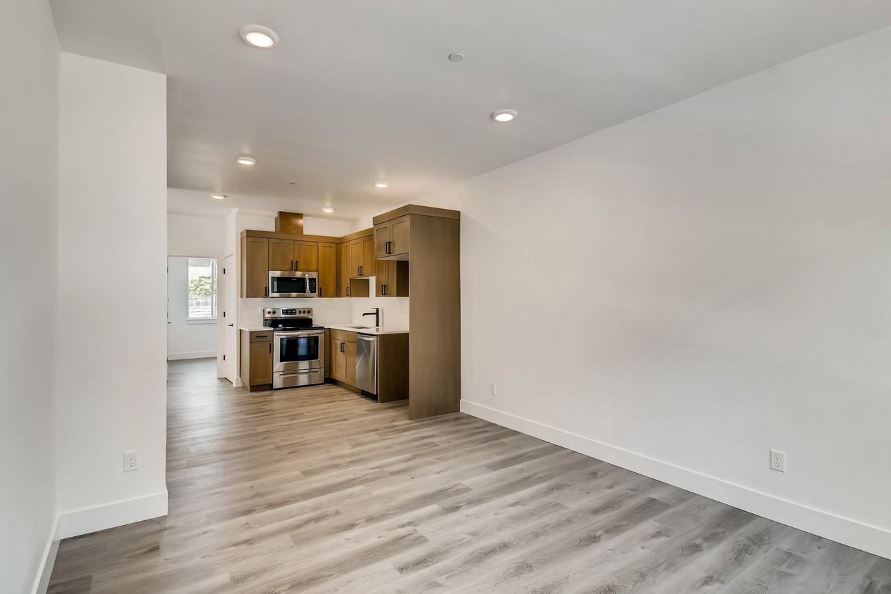 3955 N Vancouver Ave #B - Photo 4 of 12