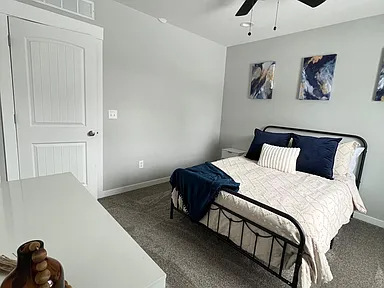 418 W 18th St - Photo 5 of 7