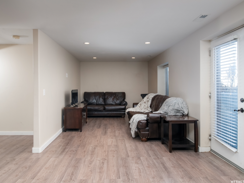 1269 Sw - Photo 6 of 10