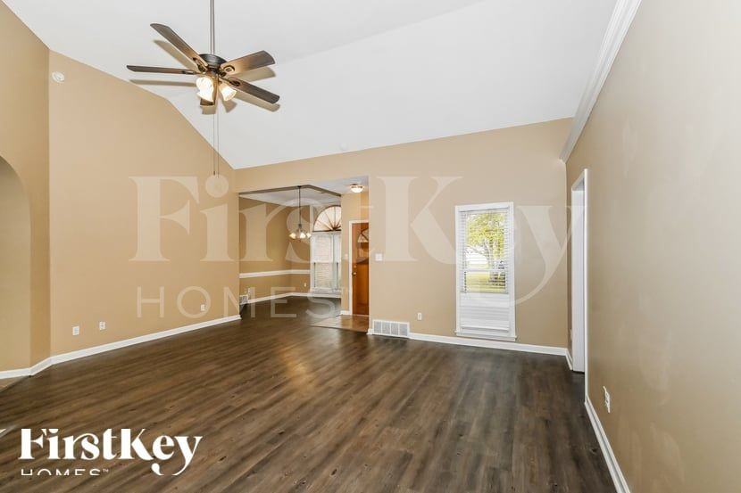 844 Tropicana Dr E - Photo 2 of 16