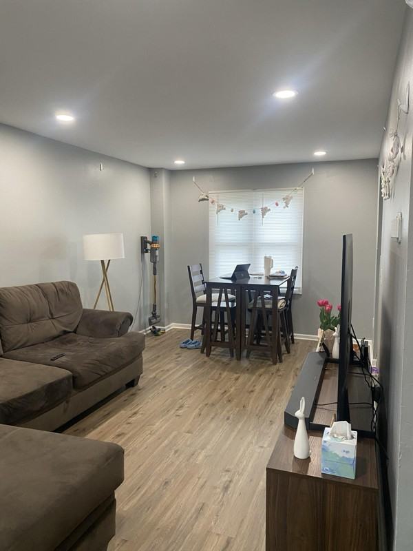 583 Clinton St - Photo 3 of 8