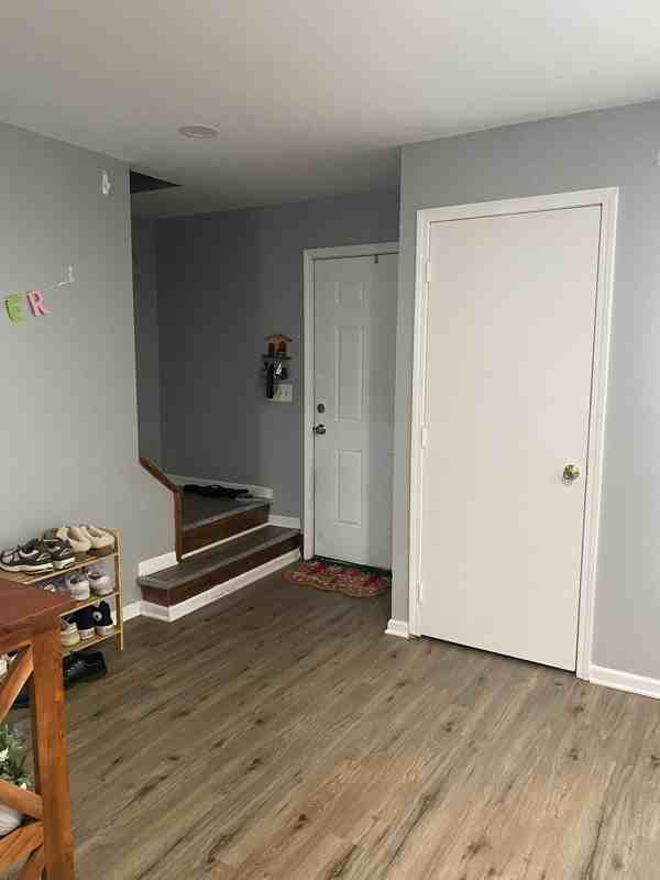 583 Clinton St - Photo 4 of 8
