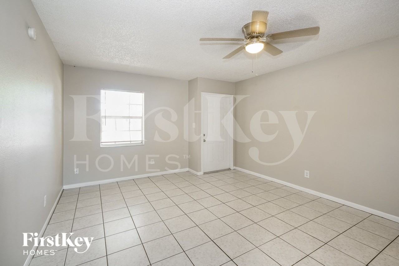 802 Briarcliff Dr - Photo 3 of 15
