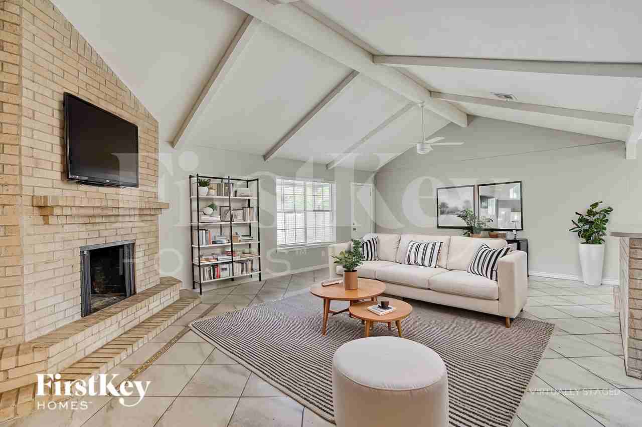 6610 Rowell Ct - Photo 4 of 19