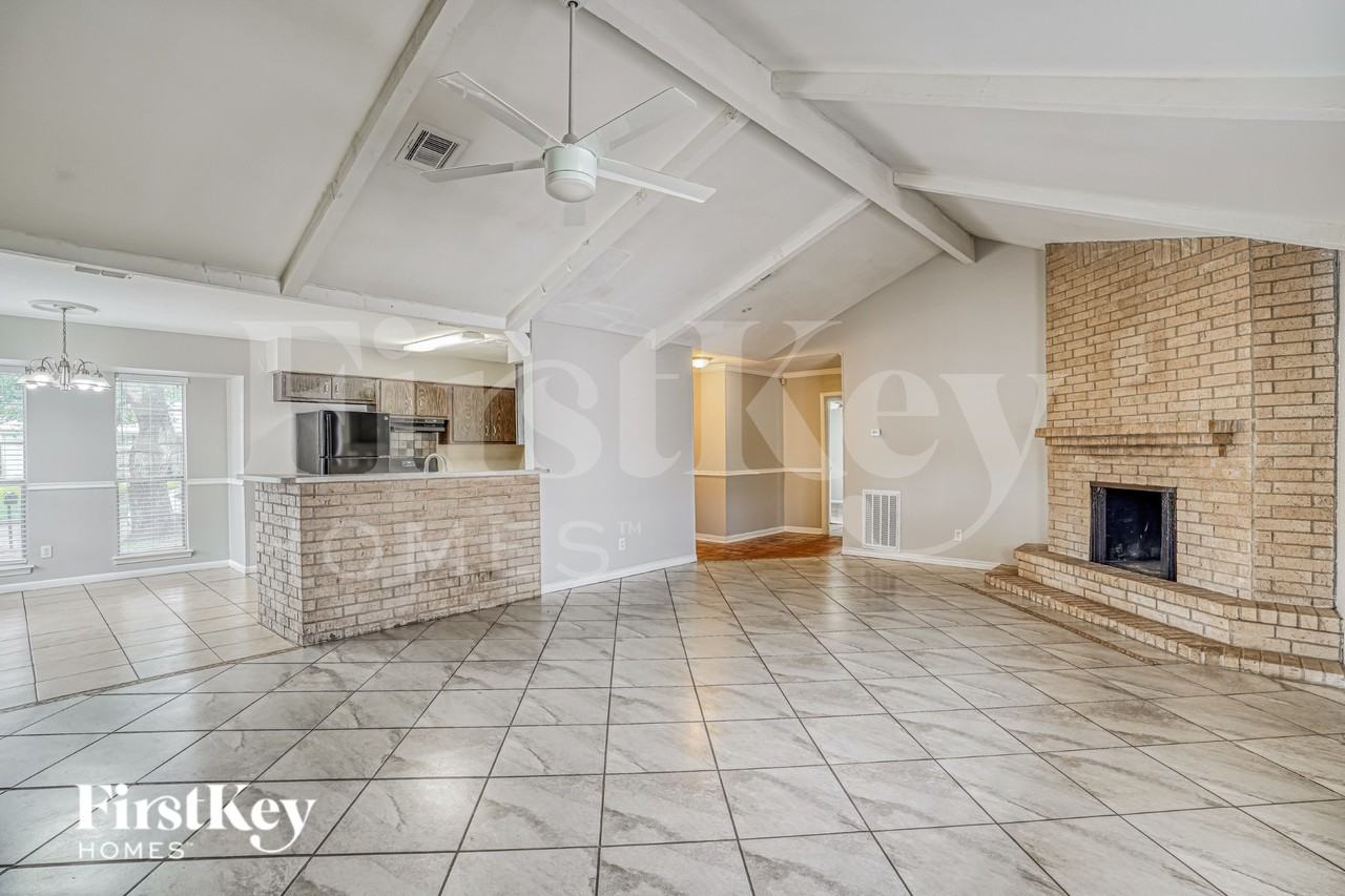 6610 Rowell Ct - Photo 5 of 19