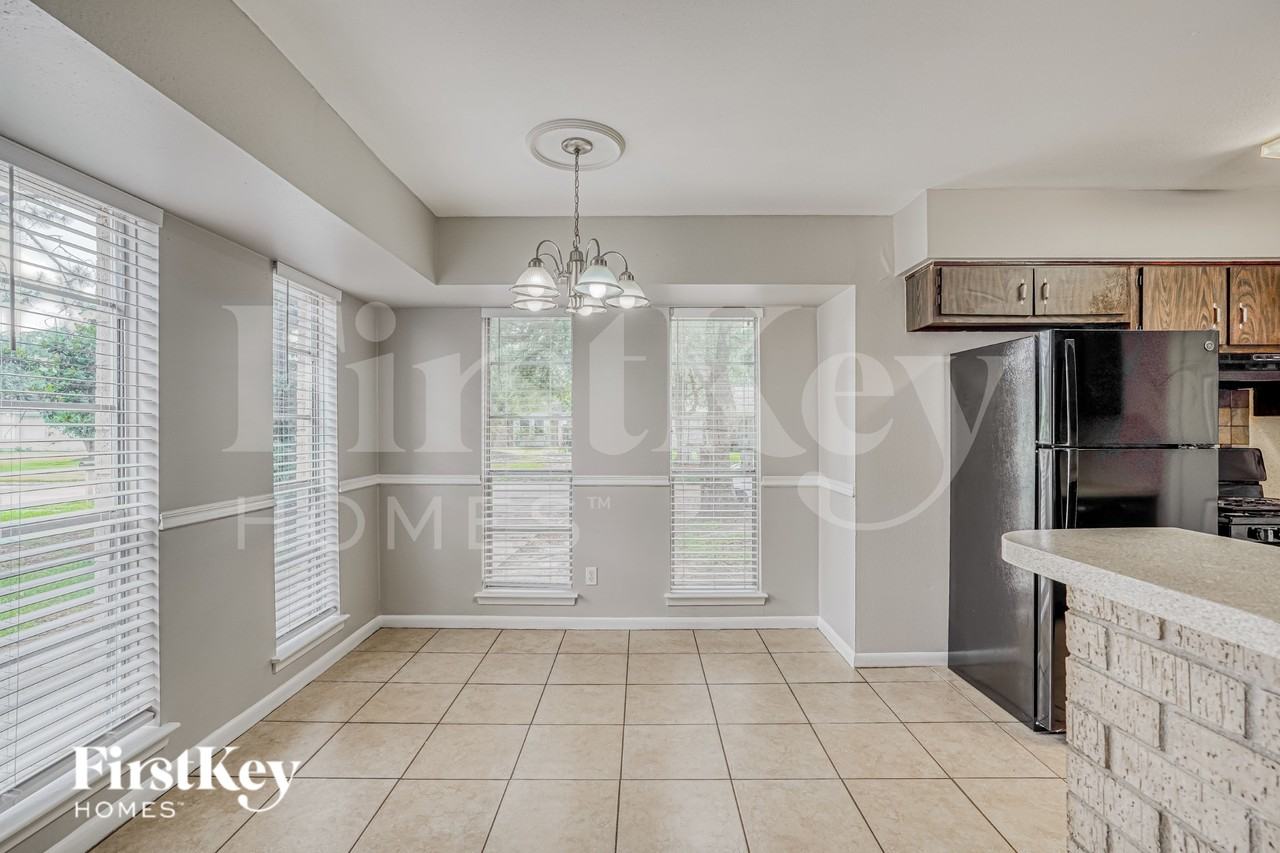 6610 Rowell Ct - Photo 6 of 19
