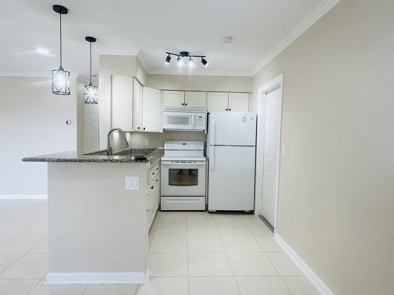 131 Nwstreet - Photo 7 of 31