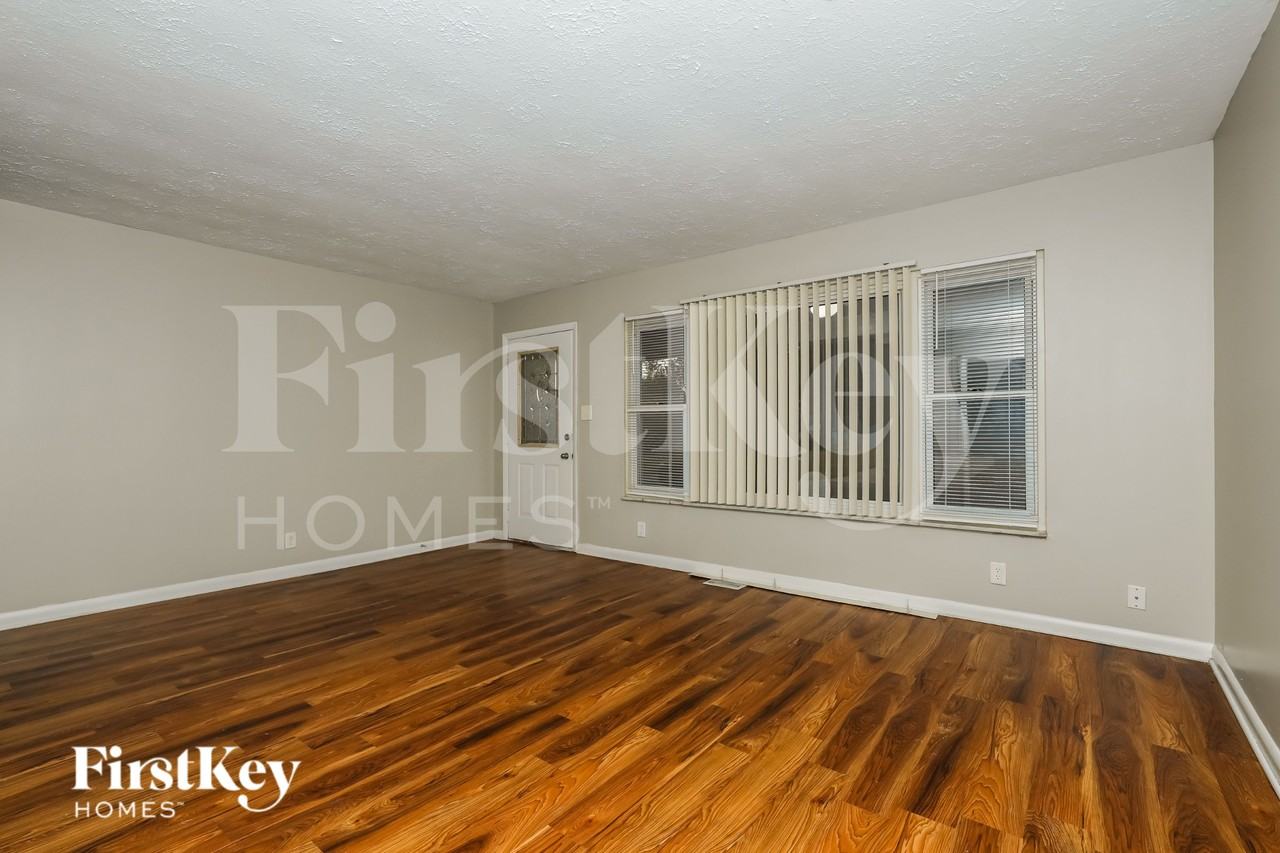6402 W 15th St - Photo 4 of 16