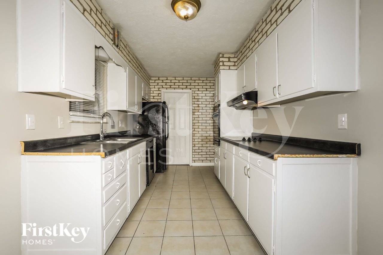 6402 W 15th St - Photo 6 of 16