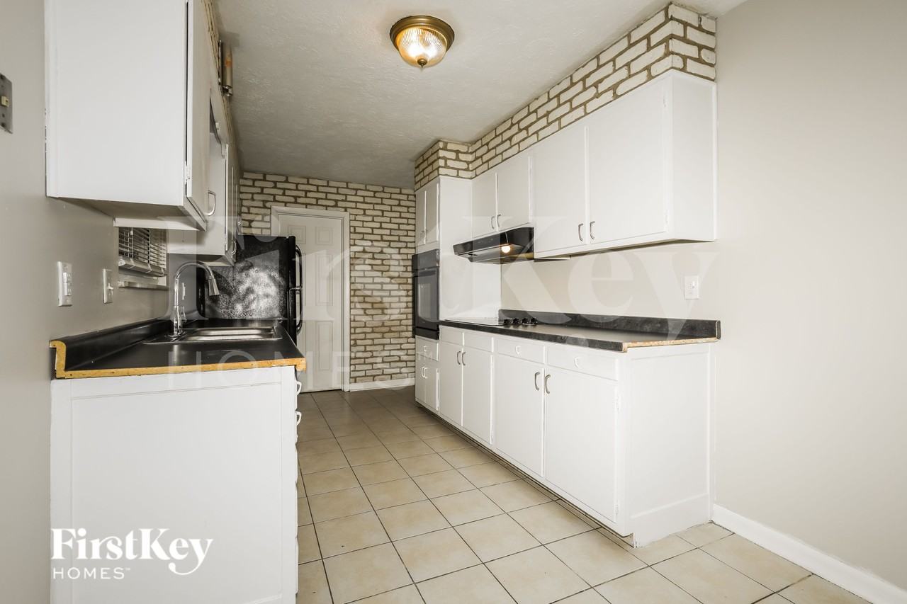 6402 W 15th St - Photo 7 of 16
