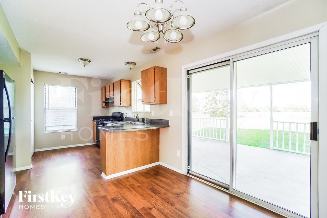 6266 Glencairn Cir - Photo 5 of 15