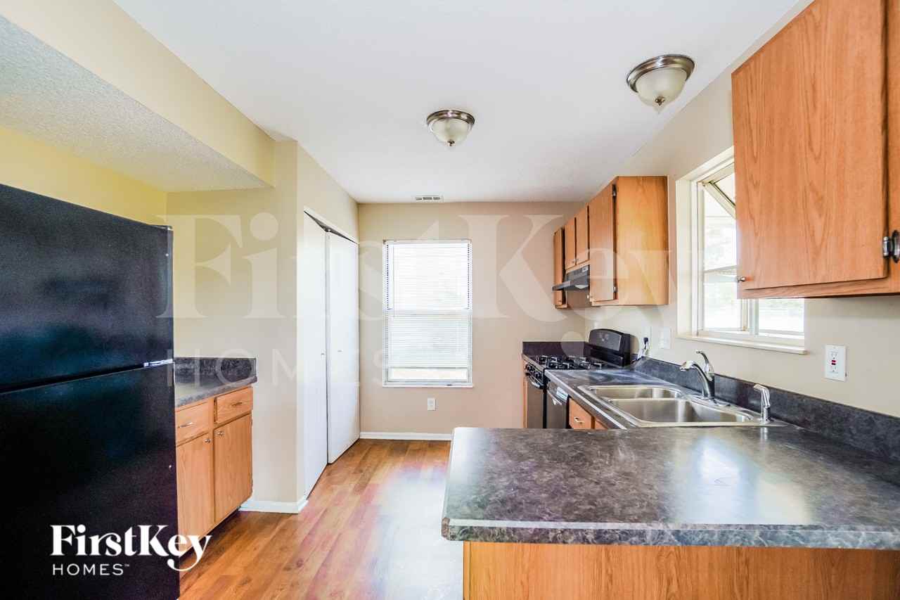 6266 Glencairn Cir - Photo 6 of 15