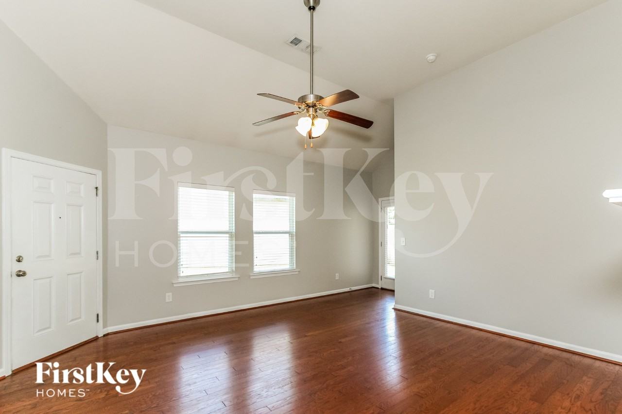 4737 Rosser Loop Dr - Photo 2 of 19