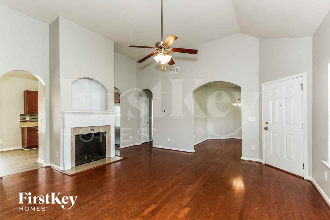 4737 Rosser Loop Dr - Photo 4 of 19