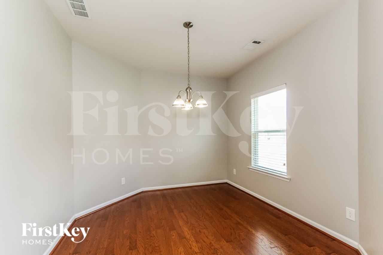 4737 Rosser Loop Dr - Photo 5 of 19