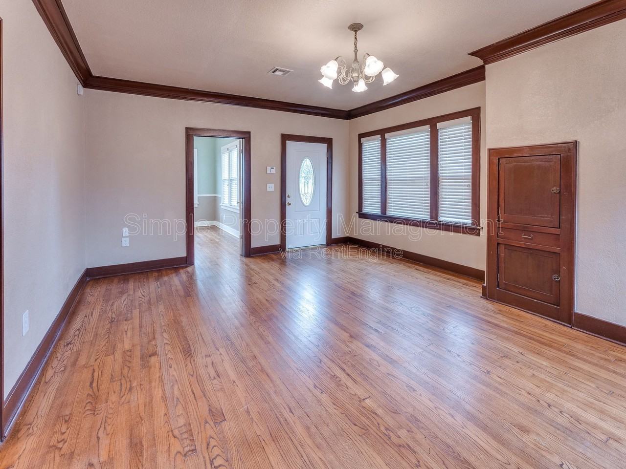 2605 Nw 24th St - Photo 4 of 22