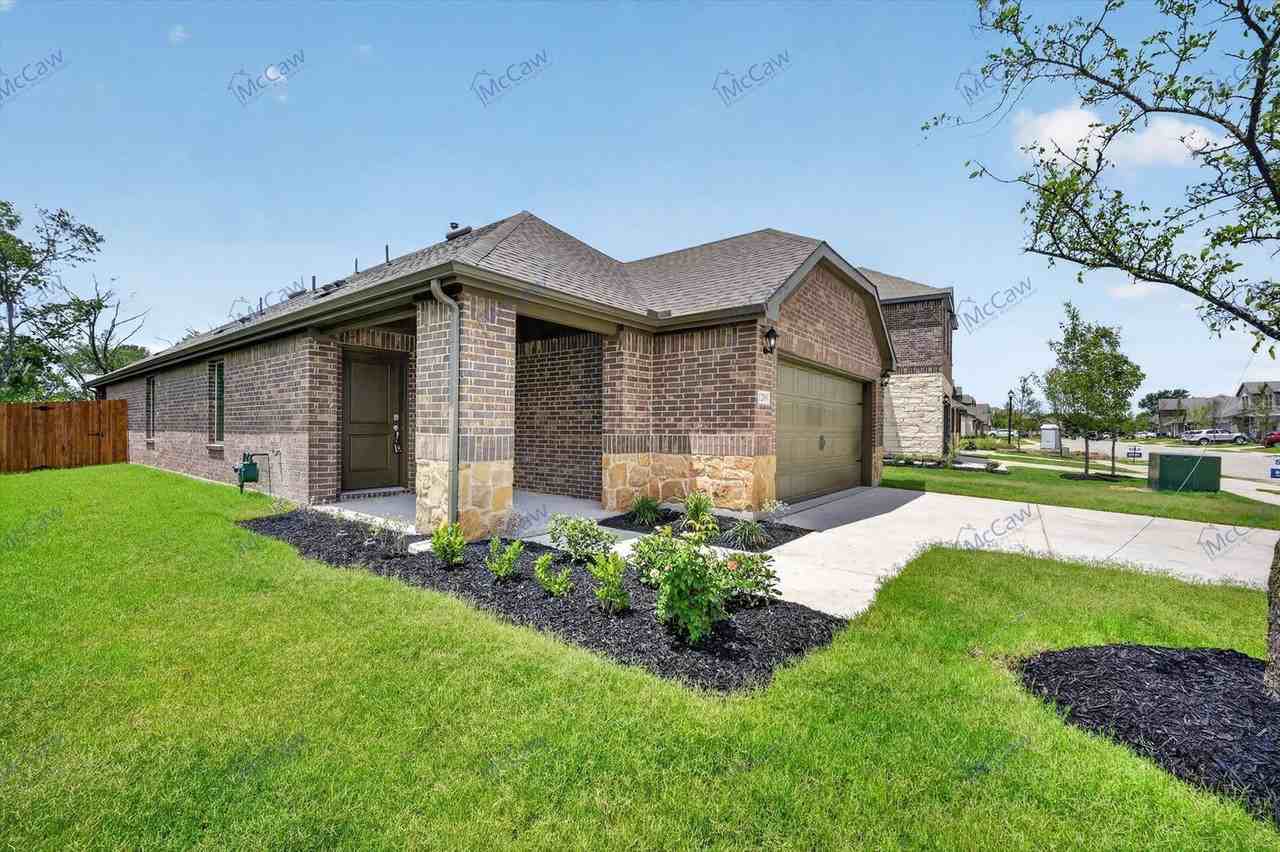 1209 Hopes Lake Dr - Photo 2 of 18