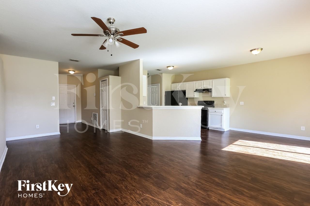 4220 S Cranberry Blvd - Photo 2 of 15
