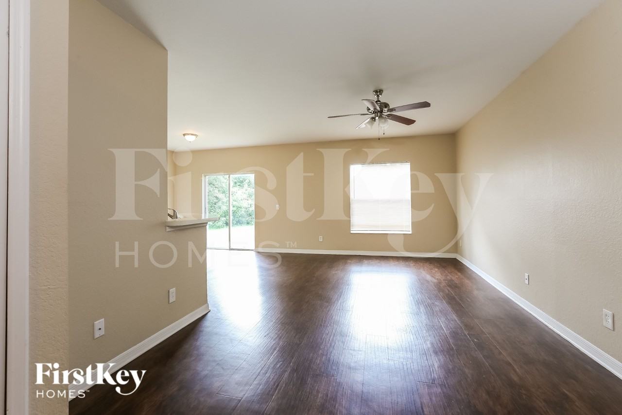 4220 S Cranberry Blvd - Photo 3 of 15