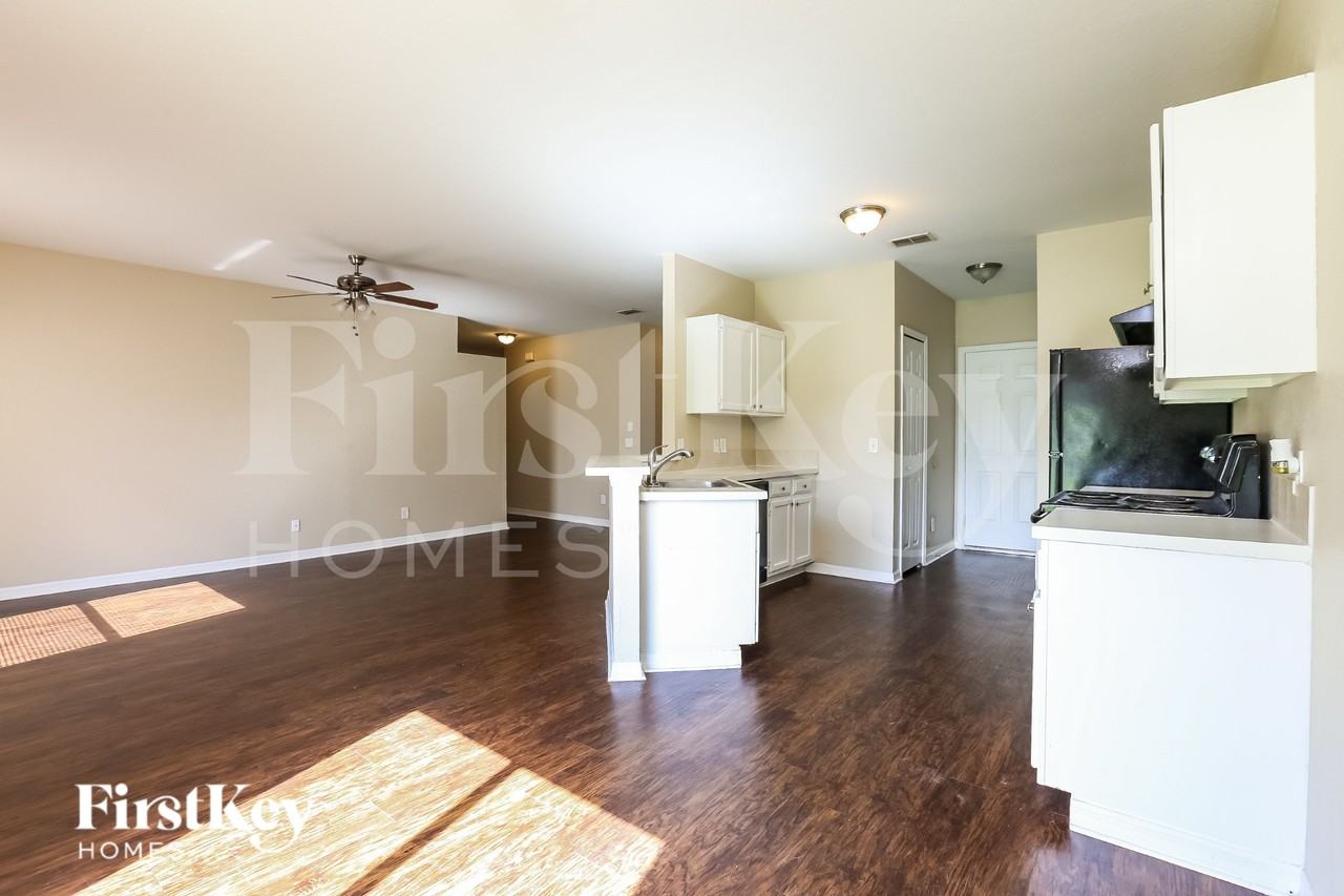 4220 S Cranberry Blvd - Photo 5 of 15