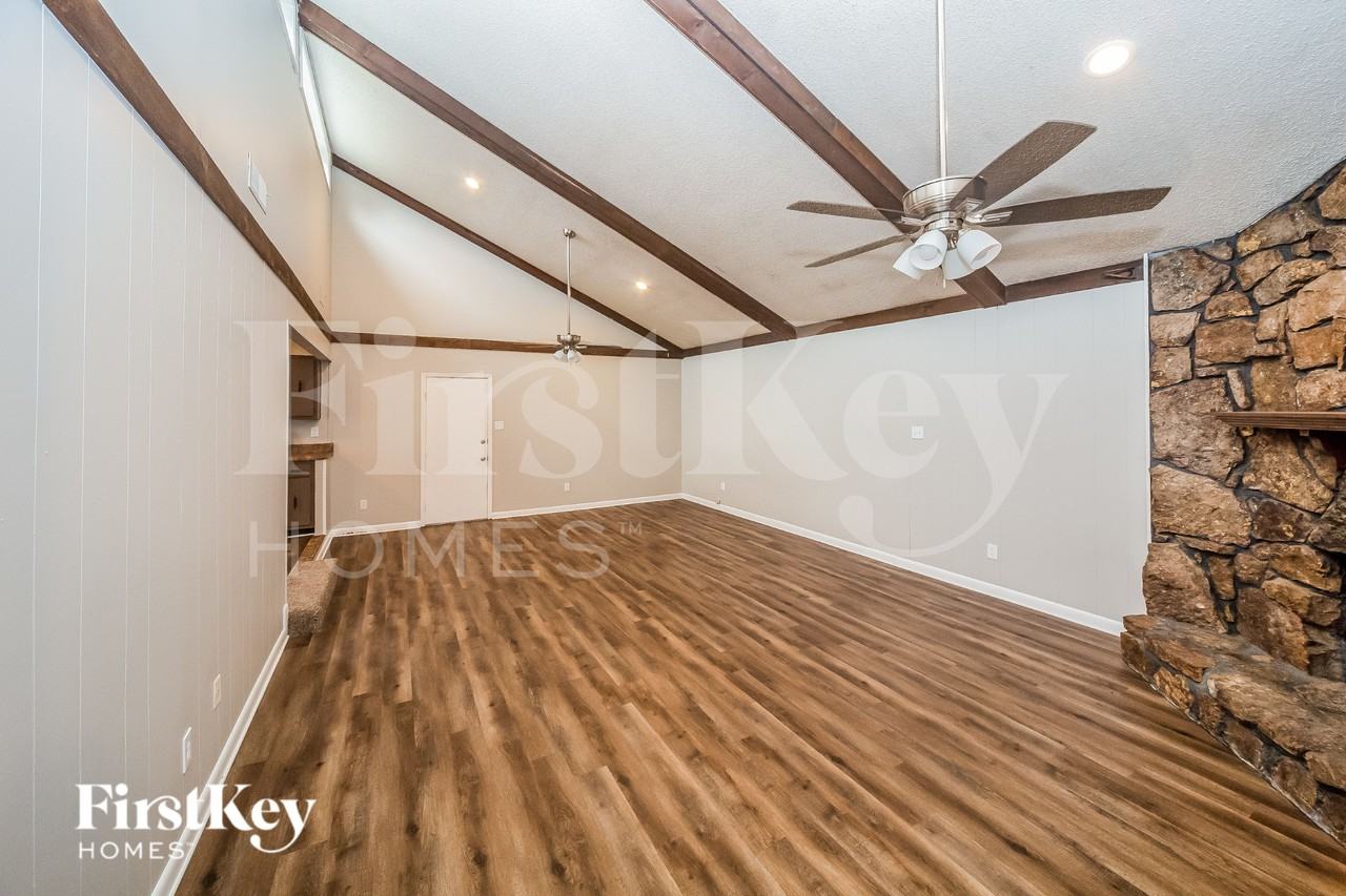 4198 Rosewind Cir - Photo 3 of 15