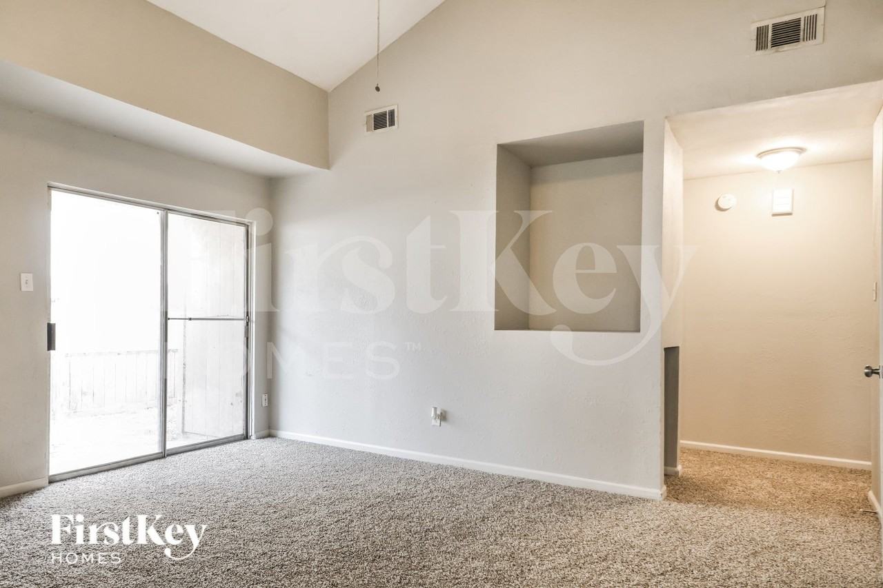 3815 Derbyhall Dr - Photo 3 of 16